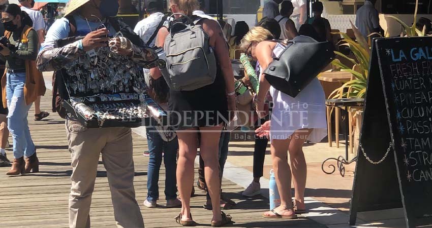 Ambulantaje es uno de los mayores problemas de Cabo San Lucas
