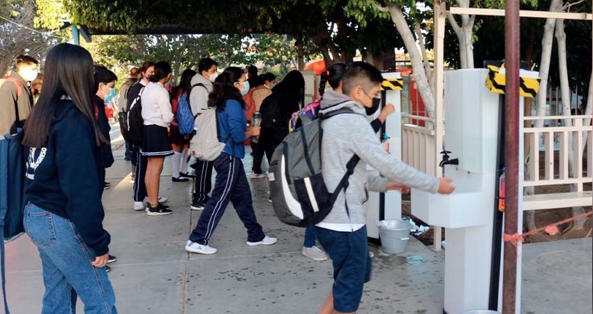 Bajo las medidas de prevención sanitaria, regresan a las aulas estudiantes de BCS