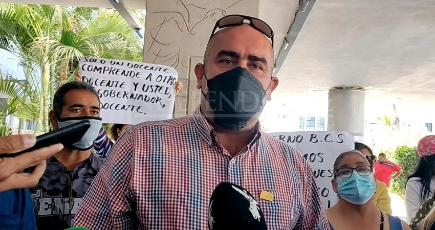 Revisa SNTE expedientes de trabajadores eventuales a los que no se les renovó contrato