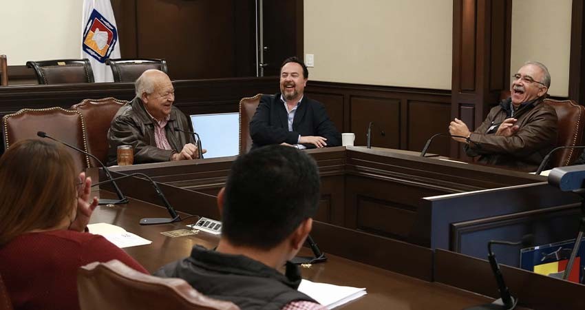 Se reúne gobernador Castro Cosío con integrantes del CCE de La Paz