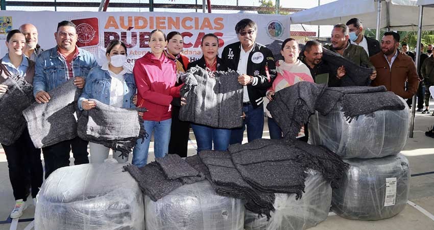 Iniciativa privada entrega un donativo de 240 cobijas a DIF Los Cabos