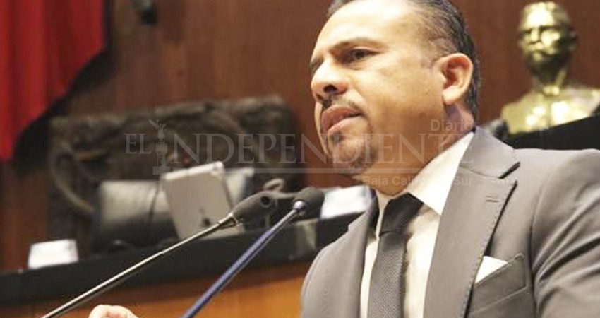 Va Senador Ricardo Velazquez por 30 días de vacaciones para burócratas