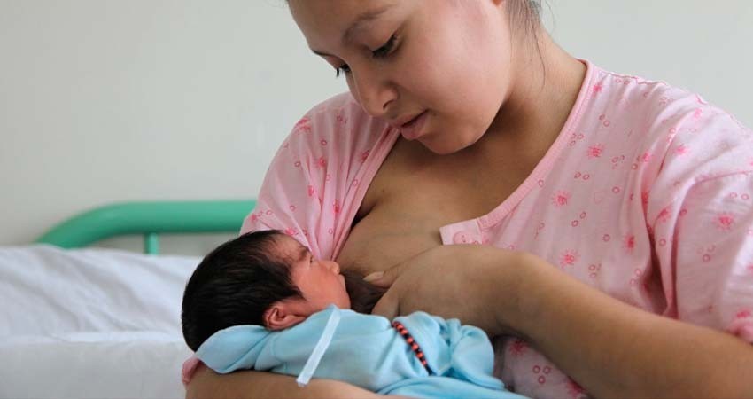 Lactancia materna a la baja por influencia de fabricantes de leche de fórmula