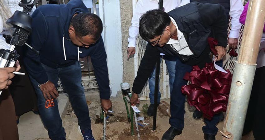 Leggs Castro y Oomsapas Los Cabos entregan 325 tomas domiciliarias en Valle del Cabo CSL