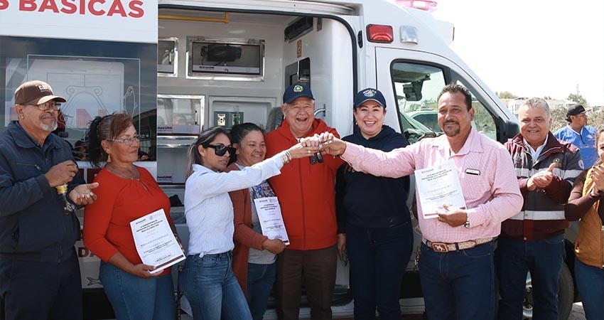 Inicia el gobernador Castro Cosío gira en Mulegé; entregó ambulancia y tractor