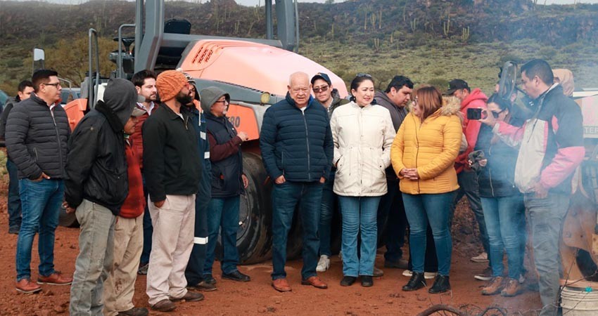 Supervisa el gobernador Castro Cosío, avance de la pavimentación del camino a San Francisco de la Sierra