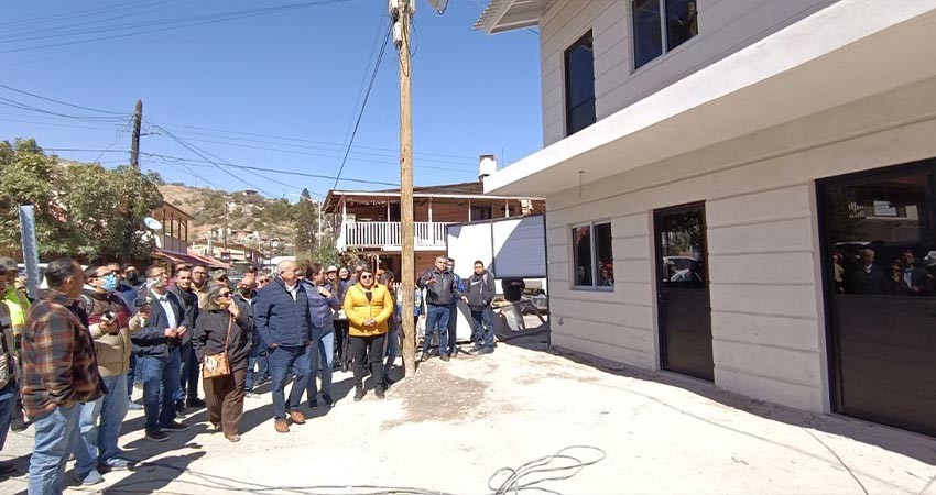 Supervisa Castro Cosío reconstrucción de viviendas afectadas por incendio en Sta Rosalía