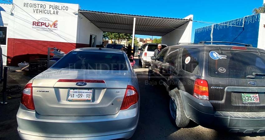 Se mantiene afluencia en la regularización de autos chocolate