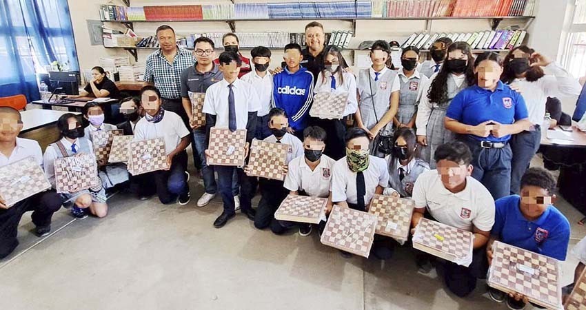 Coordinación de Educación realiza múltiples gestiones para entrega de apoyos en beneficio de estudiantes en CSL