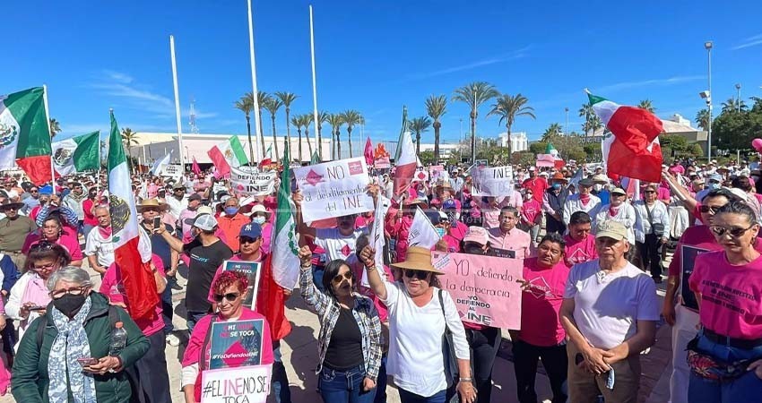 BCS se une a la manifestación nacional contra la Reforma Electoral
