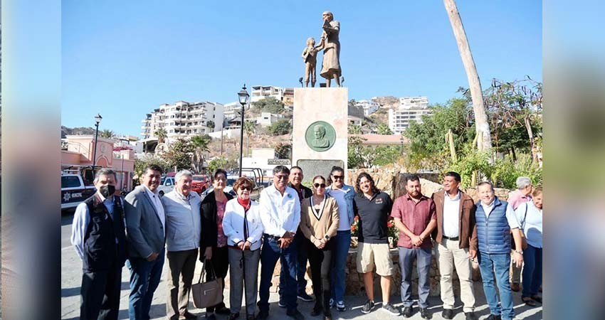 Rinden homenaje a la maestra Wilkes Ceseña por sus contribuciones al desarrollo político, económico y social de CSL