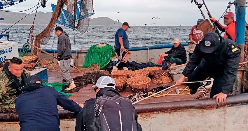 Detienen barco camaronero en El Sargento