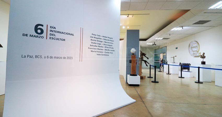 Inauguran exposición de escultura colectiva en la UABCS