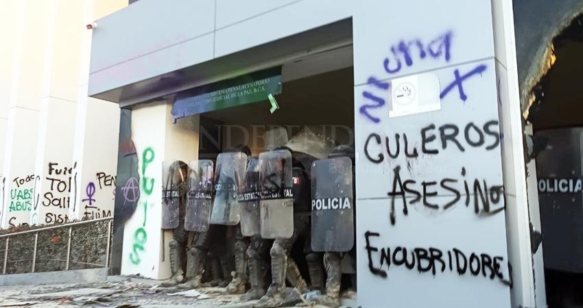 “somos malas y podemos ser peores”; registran actos vandálicos tras marcha del 8M