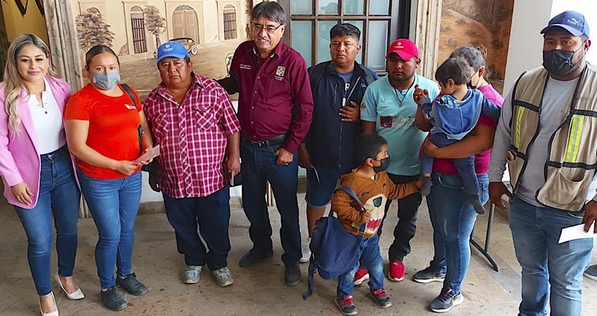 Ayuntamiento entrega apoyos a las familias afectadas por el incendio en la colonia Ejidal en SJC