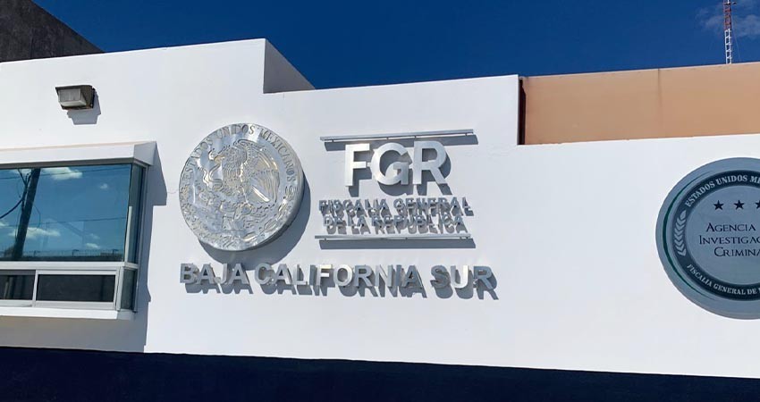 Obtiene FGR vinculación a proceso contra dos personas por portación de arma de fuego