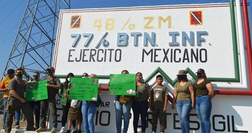 Familias y ciudadanos salen en apoyo del ejército mexicano en Tamaulipas