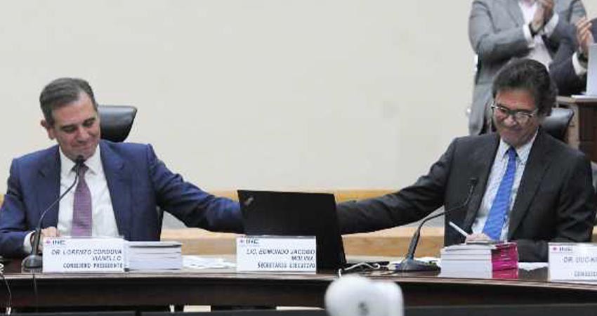 Celebra Córdova restitución del Secretario Ejecutivo del INE