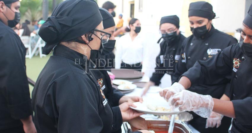 Alumnos de la Universidad del Golfo de California presentan muestra gastronómica