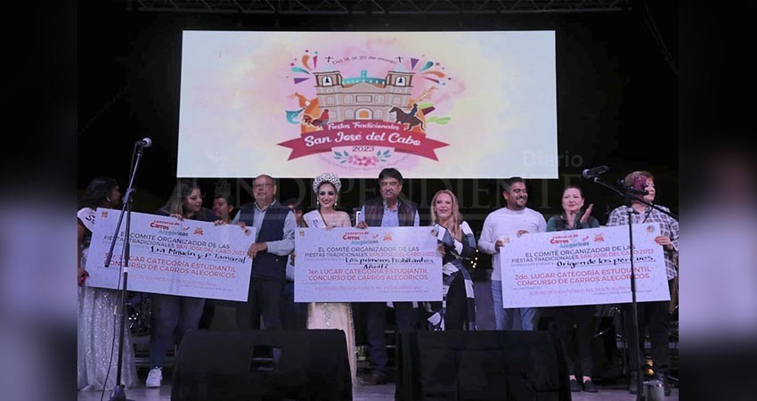 Se lleva a cabo el concurso de Carros Alegóricos en el Centro de SJC