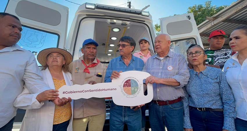 Entregan nueva ambulancia equipada en La Candelaria