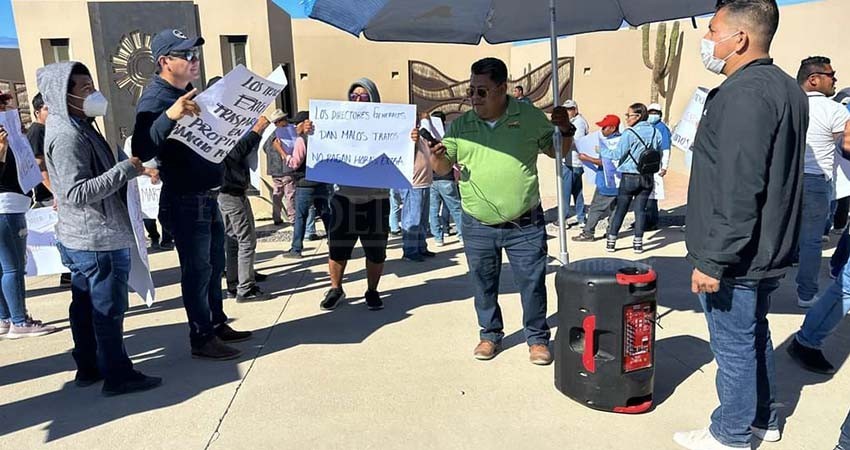 Protestan colaboradores de Rancho Pescadero, advierten de injusticias laborales dentro del hotel