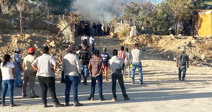 Incendio en Vado de Santa Rosa, acaba con tres viviendas