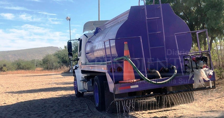 Utilizados 690 mil litros de agua tratada para regar accesos y bulevares en la ciudad
