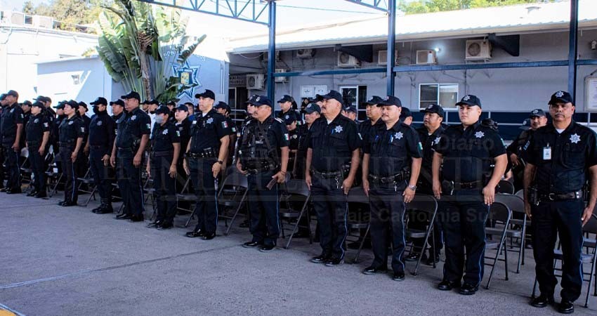 Reconocen y entregan nombramientos a Policías destacados de Los Cabos