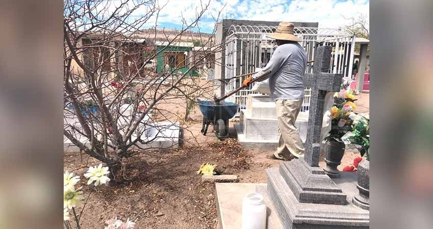 Realiza Servicios Públicos limpieza en el panteón de Los San Juanes