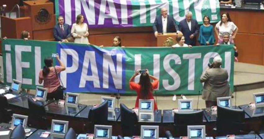 PAN toma tribuna del Senado para exigir nombramientos del INAI