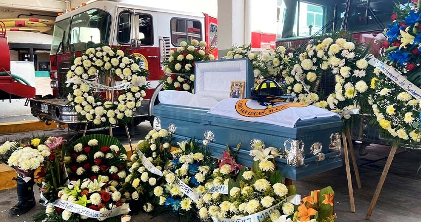 Despiden con honores a Gabriel García Tinoco, Sargento del Cuerpo de Bomberos de CSL