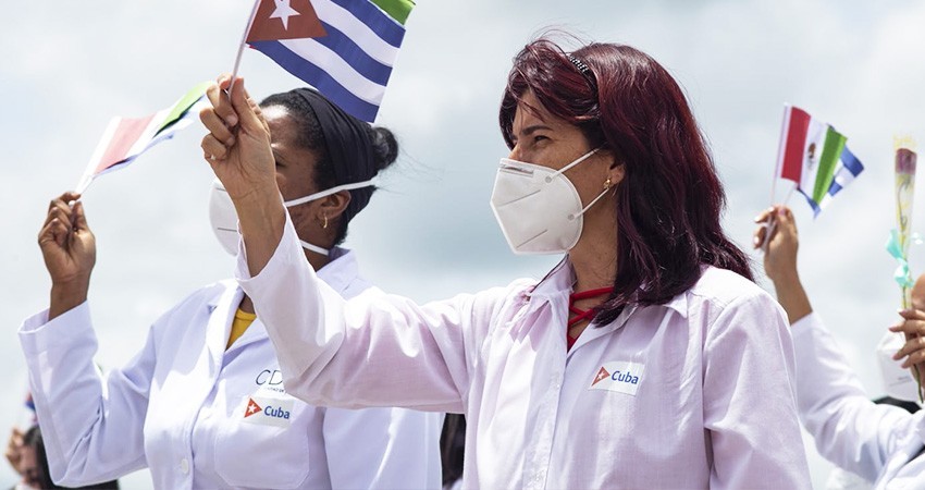 Médicos cubanos, repartidos en 12 estados; Nayarit, con más especialistas
