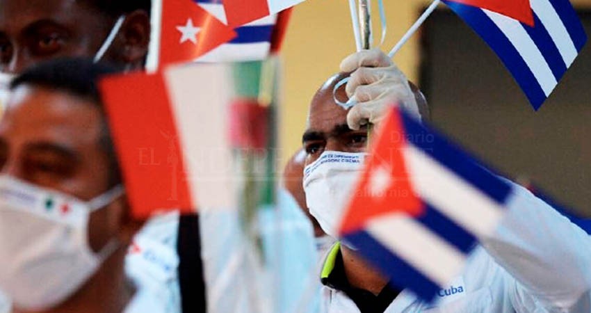 Cuenta BCS con 47 médicos cubanos en diferentes áreas