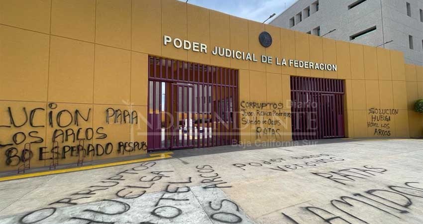 Vandalizan sindicato de gastronómicos edificio del Poder Judicial de la Federación