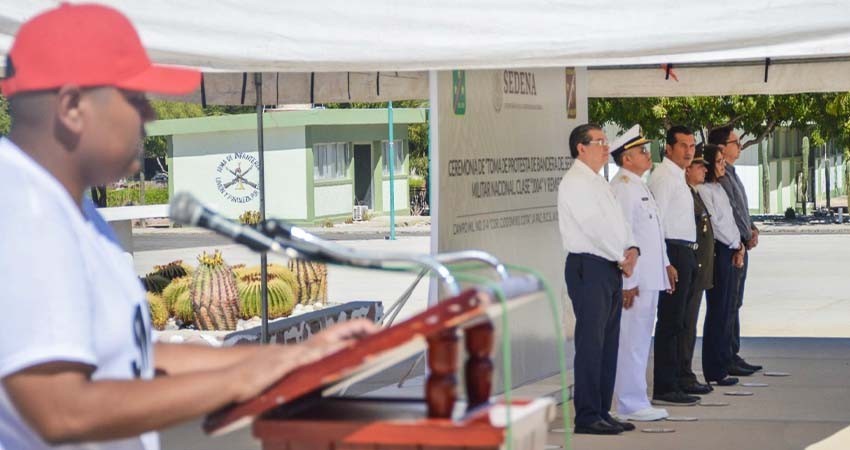 Toman protesta de bandera a personal del servicio militar clase 2004 y remisos