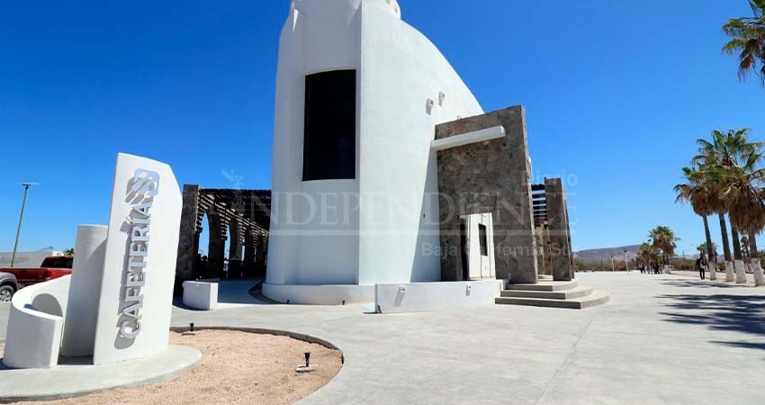 Inaugura rector de la UABCS nueva cafetería universitaria