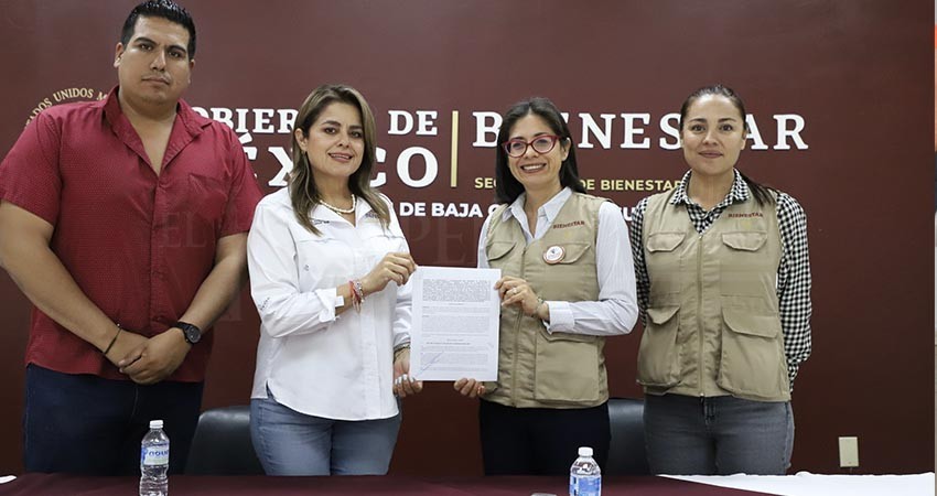 Firman convenio para reubicar a 6 familias en situación vulnerable en Santa Rosalía