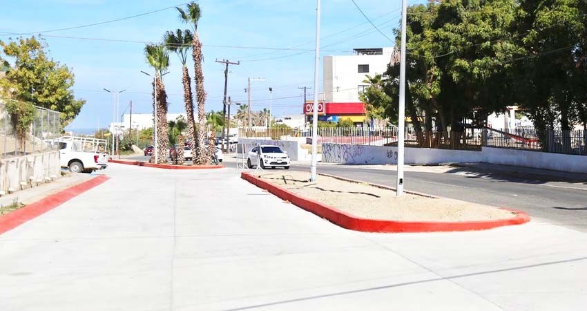 Entrega alcalde Leggs Castro la obra de pavimentación del bulevar de la colonia Hojazen en CSL