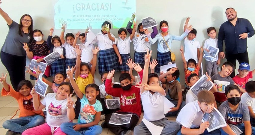 Imparten pláticas a estudiantes de primaria sobre la importancia del tiburón ballena