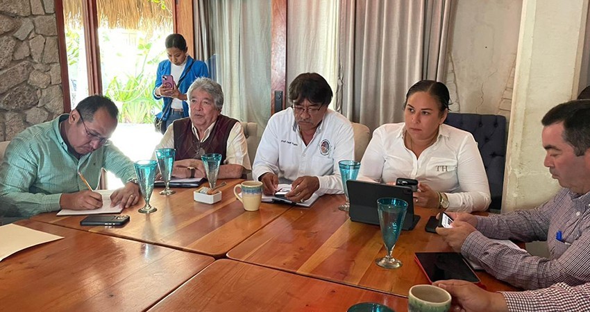 Dando seguimiento al tema de movilidad, se reúne alcalde Oscar Leggs Castro con colonos de El Médano