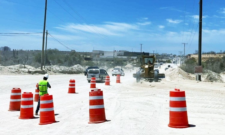 Instalan señales viales para las desviaciones en los trabajos de pavimentación de la Tamaral