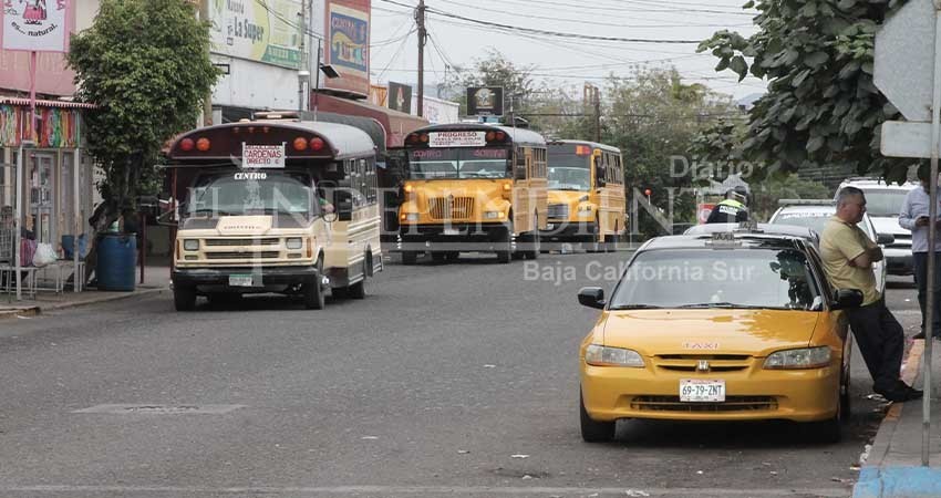 Desmienten transportistas apoyo y acercamientos con alcaldesa de La Paz