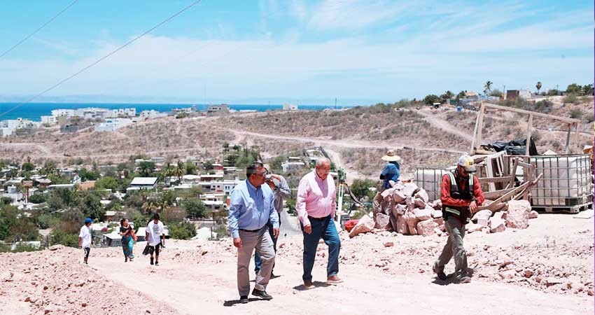 Gobernador supervisa obras de pavimentación en La Paz