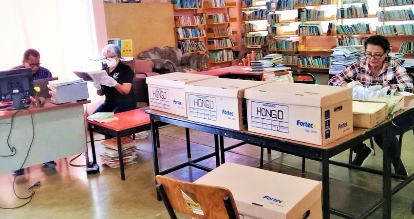 Llevan a cabo desincorporación de títulos en bibliotecas de La Paz