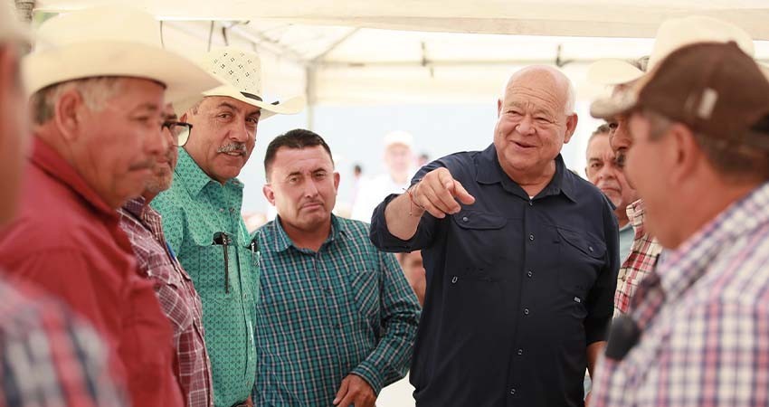 Inicia el gobernador Castro Cosío gira de trabajo por la zona norte de BCS