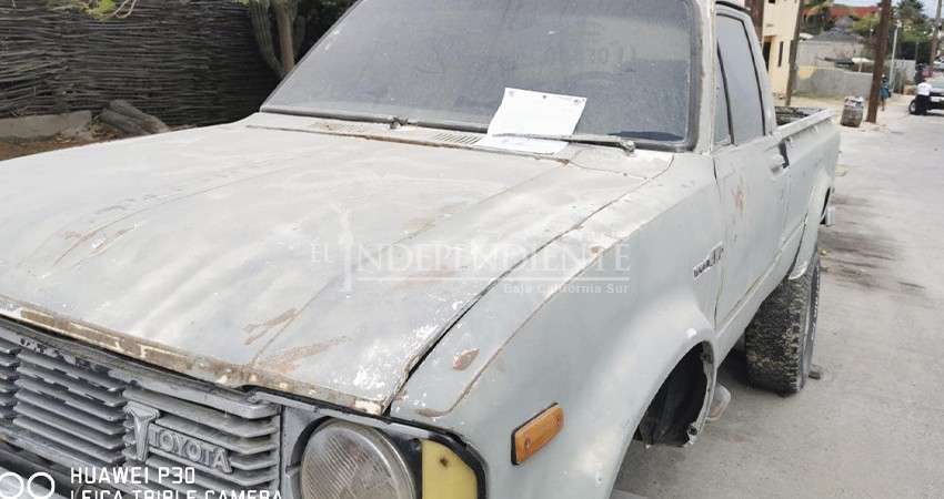 Hasta 20 vehículos retiran mensualmente por abandono en vía pública