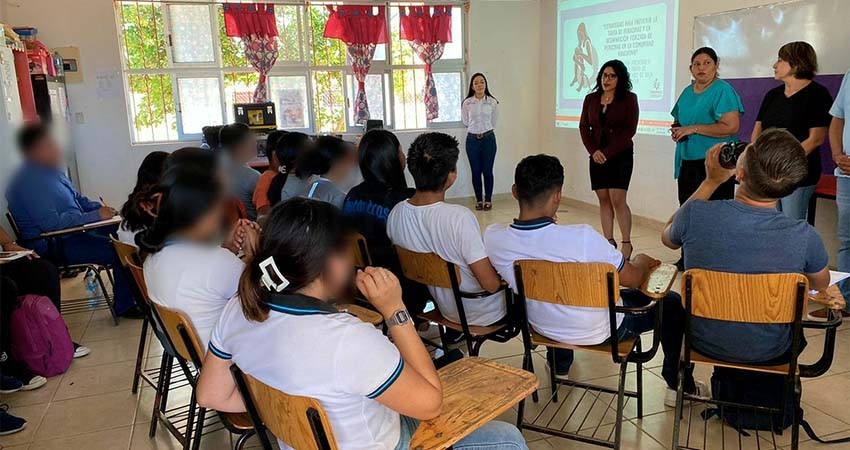 Imparte comisión para prevenir y erradicar la trata de personas curso a 362 estudiantes de bachillerato