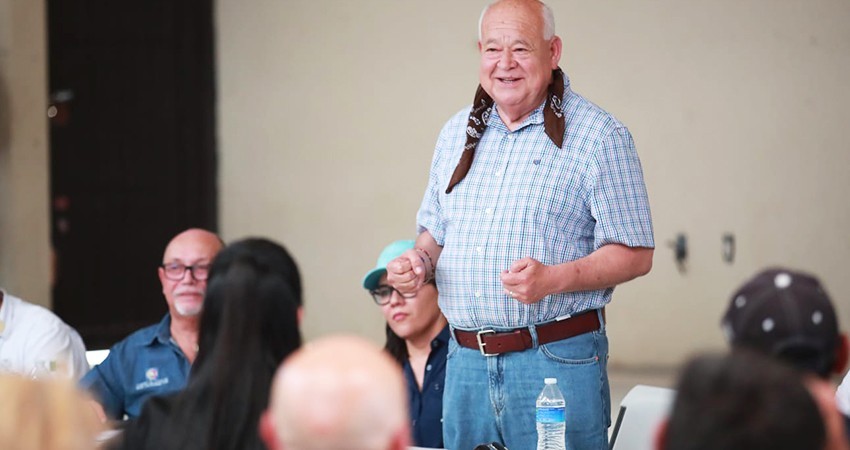 Anuncia gobernador VCC, energía eléctrica para San Juanico