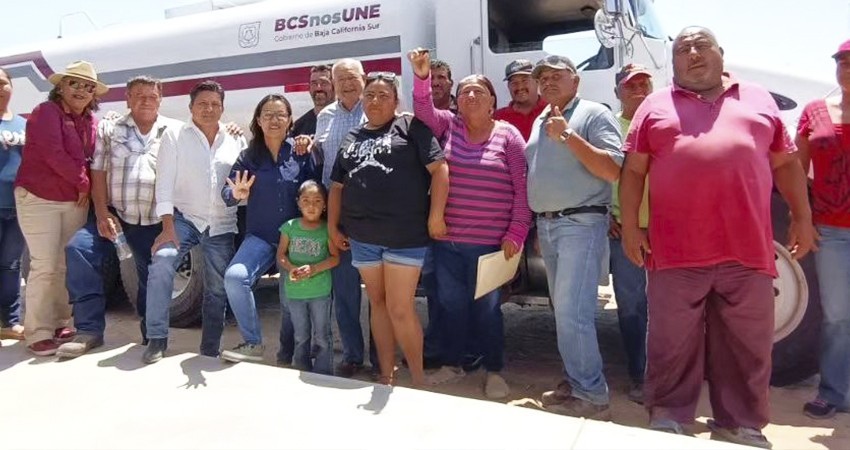 En Comondú compromiso cumplido: entrega gobernador VCC apoyos en El Chicharrón